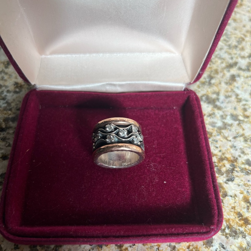 Elegant Silver and Gold Women's Ring
